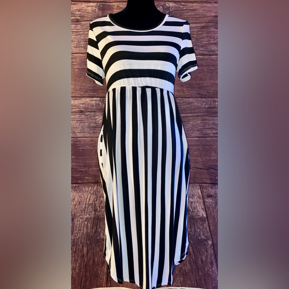 Short Sleeve Stripe Midi Dress - Picture 7 of 7